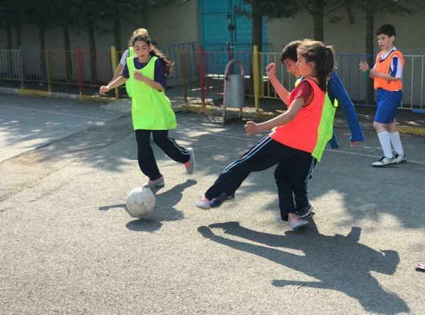 Orhanlı Ortaokulu Futbol Turnuvası Birbirinden Çekişmeli Maçlarla Devam Ediyor .