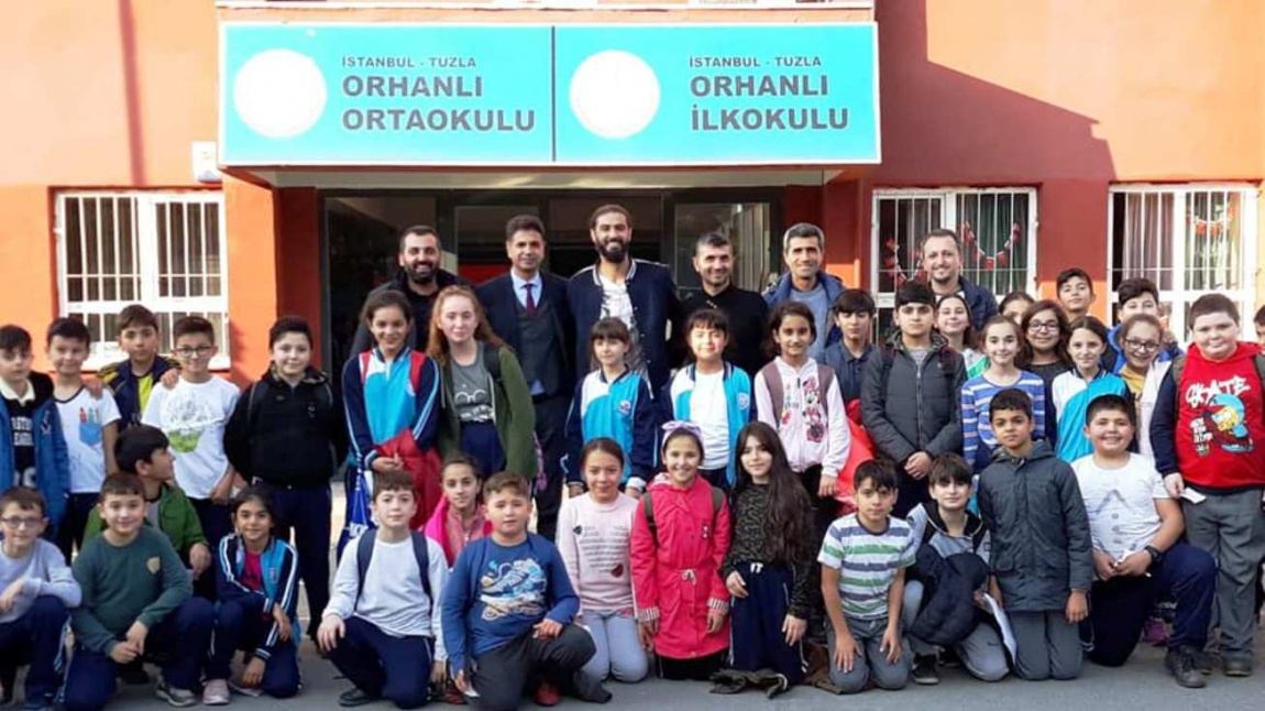 Kasımpaşa Futbol Kulübü kalecisi Fatih ÖZTÜRK okulumuzda öğrenciler ile buluştu.